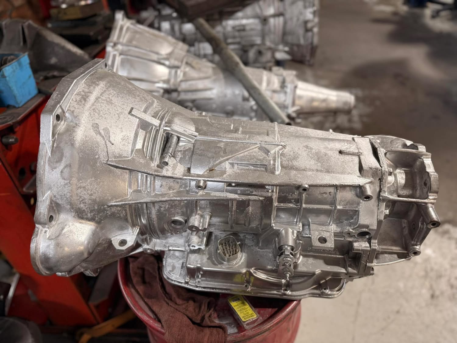 Transmission case detail